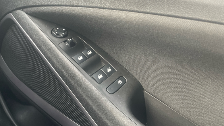 Vauxhall Crossland 1.2 Turbo Design 5dr Petrol Hatchback